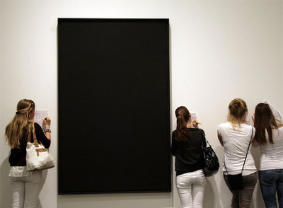  Pintura abstracta,  de Ad Reinhardt, es una de las obras expuestas en el Macba.