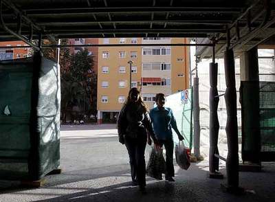 Vecinos de la plaza de Nicaragua, en Móstoles.