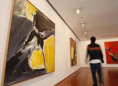 Obras de José Guerrero expuestas en el centro de arte granadino que lleva su nombre.