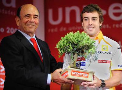 Botín, Alonso y, de fondo, Ferrari