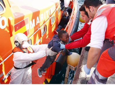 Rescatados 54 inmigrantes subsaharianos en aguas de Tarifa