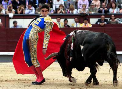 Miguel Ángel Perera con su segundo toro