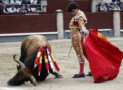 Miguel Abellán, con el cuarto toro de la tarde.