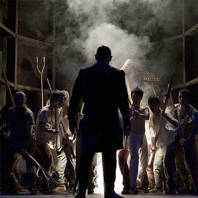 Una escena del montaje que ha hecho Laurence Boswell de  Fuenteovejuna .