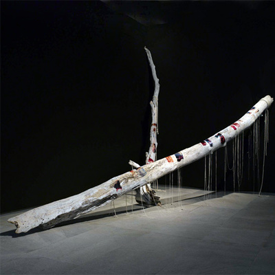 Una de las obras de la exposición   La tabla del náufrago  .