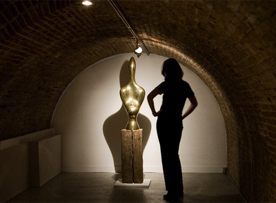  Idole  (1950), de Jean Hans Arp.