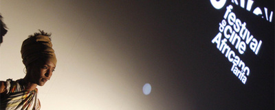 La periodista somalí Hodan Yousuf, afincada en Tarifa, durante la presentación del Festival de Cine Africano.