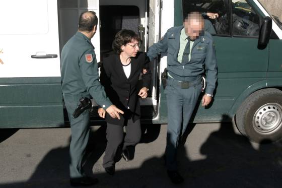 Llegada de Noelia de Mingo, médico residente que mató a tres personas a cuchilladas en la Fundación Jiménez Díaz de Madrid  en abril de 2003,  para ser juzgada en la Audiencia Provincial. 