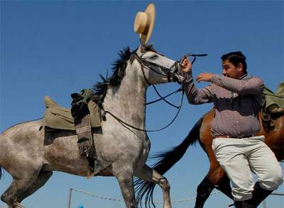 Los romeros empiezan su peregrinación hacia El Rocío