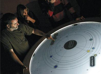 Utani crea una mesa interactiva para el aprendizaje de los niños