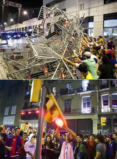 Arriba, un grupo de alborotadores desmonta el perímetro de seguridad instalado por los Mossos en la confluencia de Pelai con La Rambla. Abajo, un joven intenta arrancar un semáforo en La Rambla.