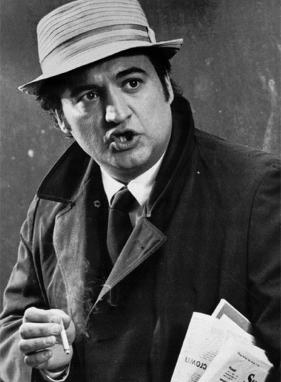 John Belushi, en un fotograma de  Continental divide  (1981), su inmersión en la comedia romántica.