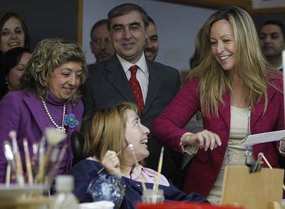 La ministra Trinidad Jiménez en un centro de dependientes.