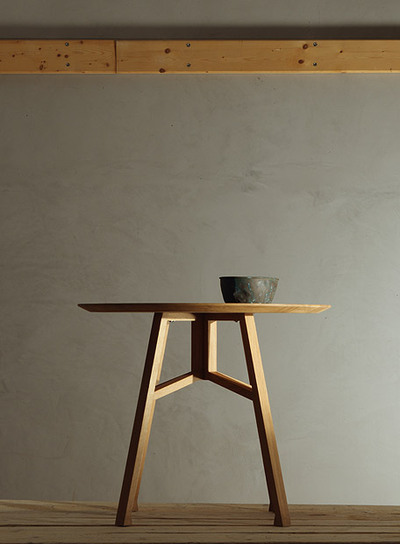 Mesa de roble  Benedetto;   de  Michele de Lucchi.