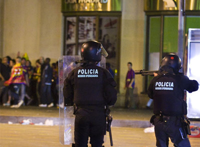 ¿RESPETARON LOS MOSSOS LA DISTANCIA REGLAMENTARIA PARA DISPARAR?