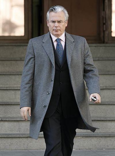 Denunciado por el falso sindicato  ultra  Manos Limpias por abrir el proceso penal contra el general Franco por delitos contra altos organismos de la nación y forma de gobierno, así como por desaparición forzada de personas en un marco de crímenes contra la humanidad. El Supremo ha admitido a trámite la querella.