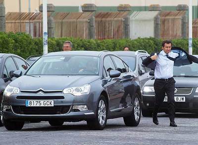 Feijóo cambia de coche para acudir a los actos del PP