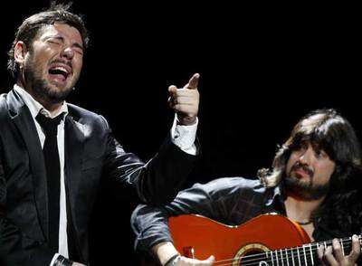 Miguel Poveda, en un momento de su actuación de anoche en el teatro Häagen-Dazs Calderón.