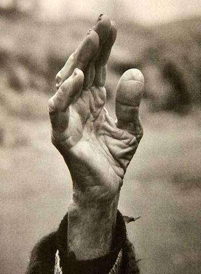 Imaxe de Moncho Xácome Prieto, labrego de A Miranda, no  Libro das despedidas , de Emilio Araúxo.