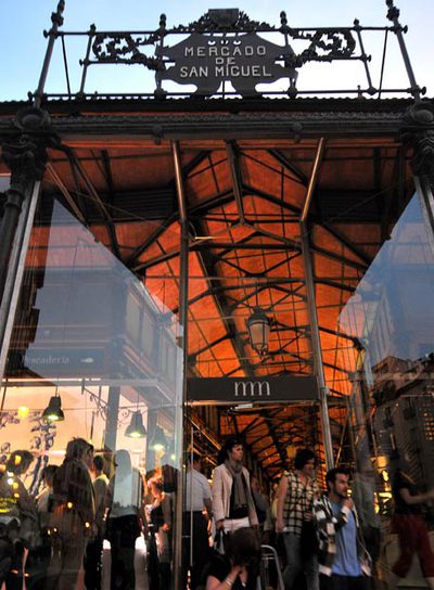 Entrada al recién remodelado mercado de San Miguel.