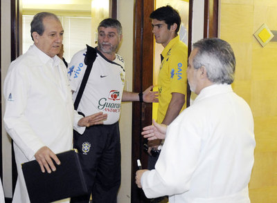 Kaká, a su llegada al hospital en el que pasó el reconocimiento médico para fichar por el Madrid.