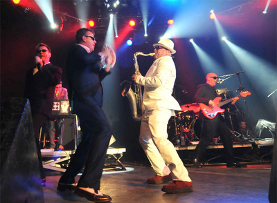 Los integrantes de Madness, en un momento de su actuación en la sala La Riviera.