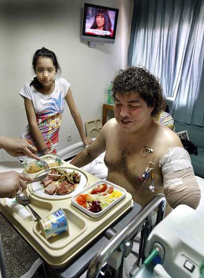 El trabajador Franns Rilles, en el hospital.