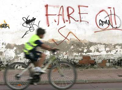 Pintadas neonazis en Alcalá de Henares (Madrid), uno de los centros de operaciones de la célula.