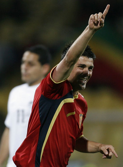 Villa festeja su tanto, el quinto de  La Roja .