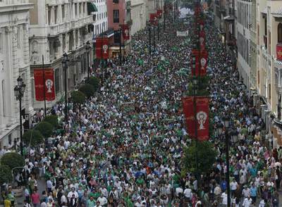 Decenas de miles de personas piden un Betis sin Lopera