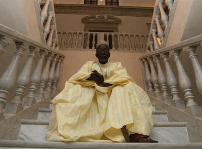 El cineasta Souleymane Cissé, en el hotel de Granada en el que se aloja con motivo del Festival de Cines del Sur.