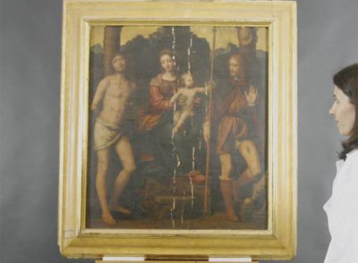 La tabla  La Virgen con el Niño, San Sebastián y San Roque,  ayer en Sevilla.