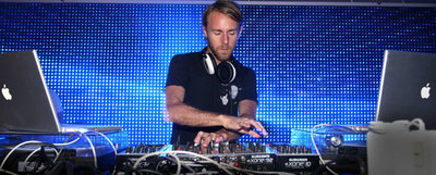 'Performance' del 'disc jockey' Richin Hawtin