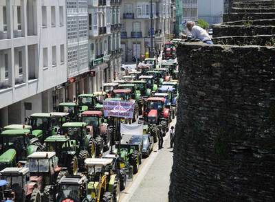 Las tractoradas colapsan Lugo y Santiago