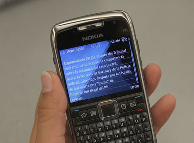 Uno de los  sms  exculpando a Bárcenas que ayer envió el PP.