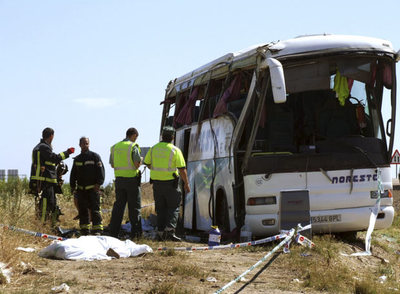 Tres muertos en un accidente de autocar en Cáceres