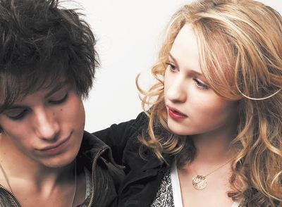 La hija rebelde de  LOL,  Christa Theret, y su rollo Jérémy Kapone.