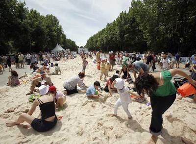 Benidorm cede su playa durante unas horas a Madrid