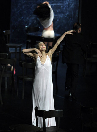 Pina Bausch en  Café Müller  representado en Barcelona en 2008.