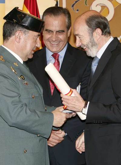 MEDALLA PARA LOS AGENTES