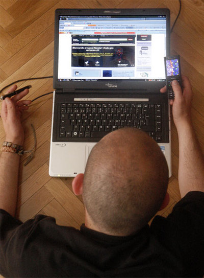 Las relaciones sociales facilitan cada vez más la búsqueda de trabajo.