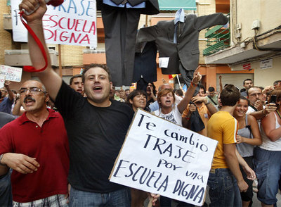 El presidente valenciano evita asistir a un acto por temor a las protestas