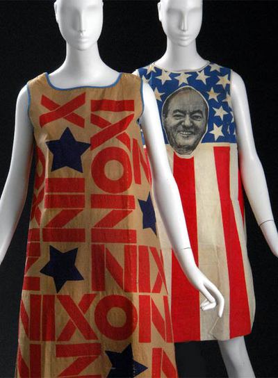 Dos vestidos con inscripciones de Nixon y la bandera de EE UU.