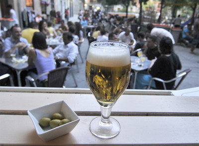Las plazas del Dos de Mayo, Chueca y El Ángel tendrán menos terrazas