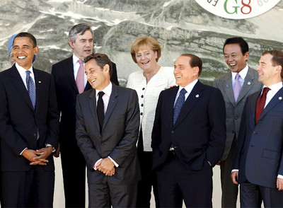 Los presidentes de los países miembros del G-8 durante la reunión que han mantenido esta semana en L'Aquila (Italia).