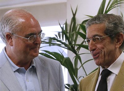 José Antonio Arcos Moya y Braulio Medel, ayer, en un acto en Sevilla.