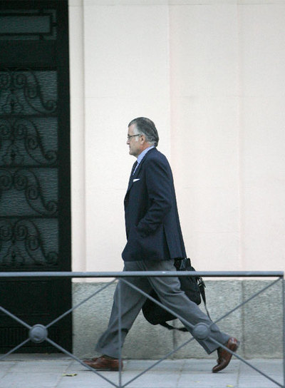 Luis Bárcenas, ayer por la mañana cerca de su domicilio.