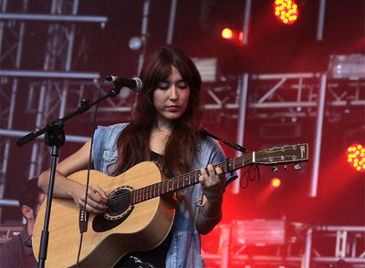 La cantante española Anni B Sweet durante su actuación ayer en el FIB.