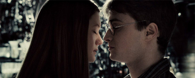 Bonnie Wright y Daniel Radcliffe, en una escena de  Harry Potter y el misterio del príncipe. 