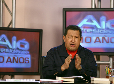 Hugo Chávez, durante la emisión de su programa televisivo  Aló, presidente .